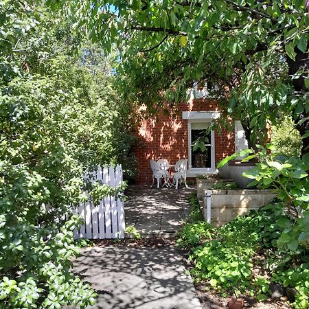 Annies Garden Cottage ホバート エクステリア 写真