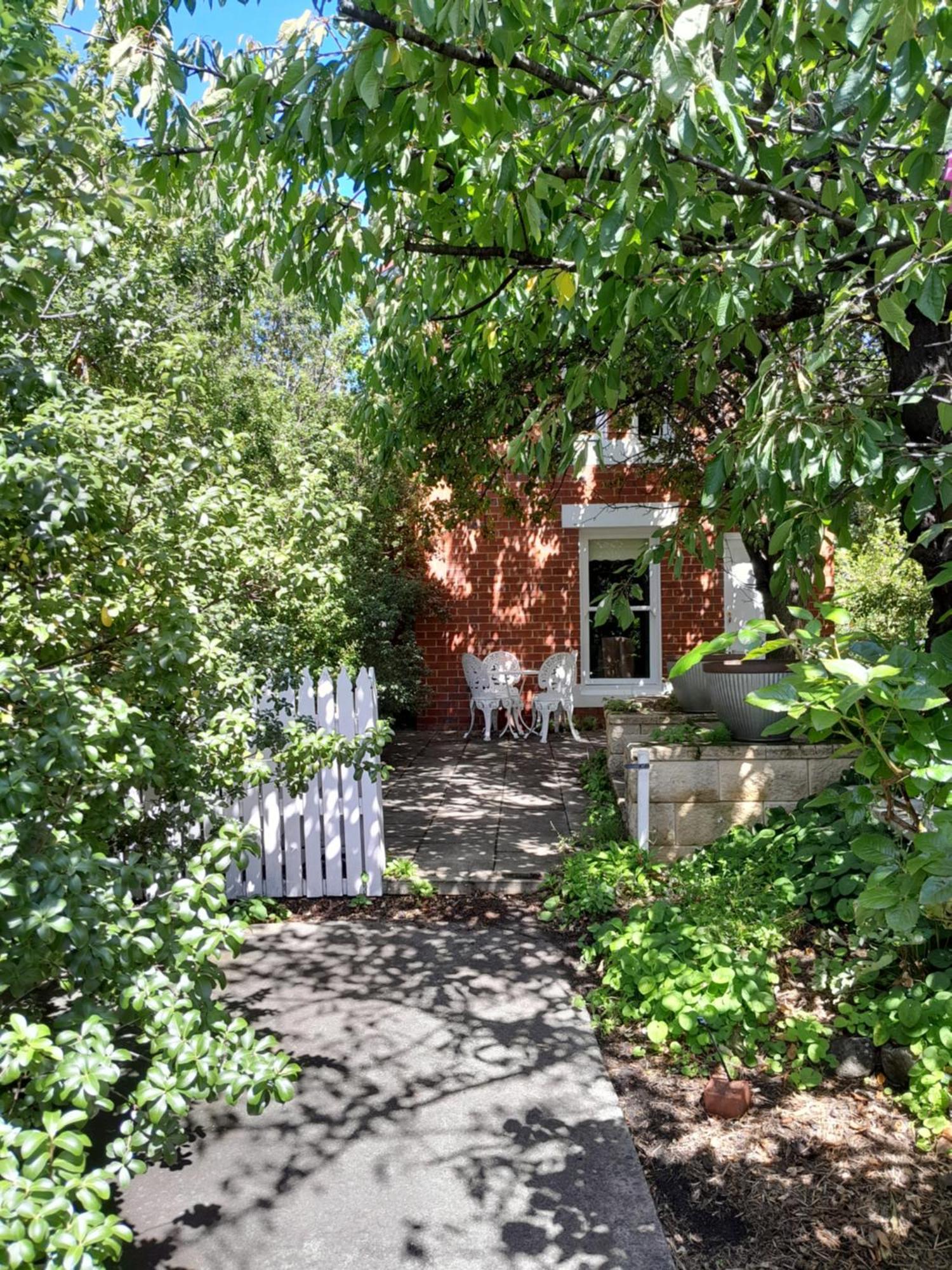 Annies Garden Cottage ホバート エクステリア 写真